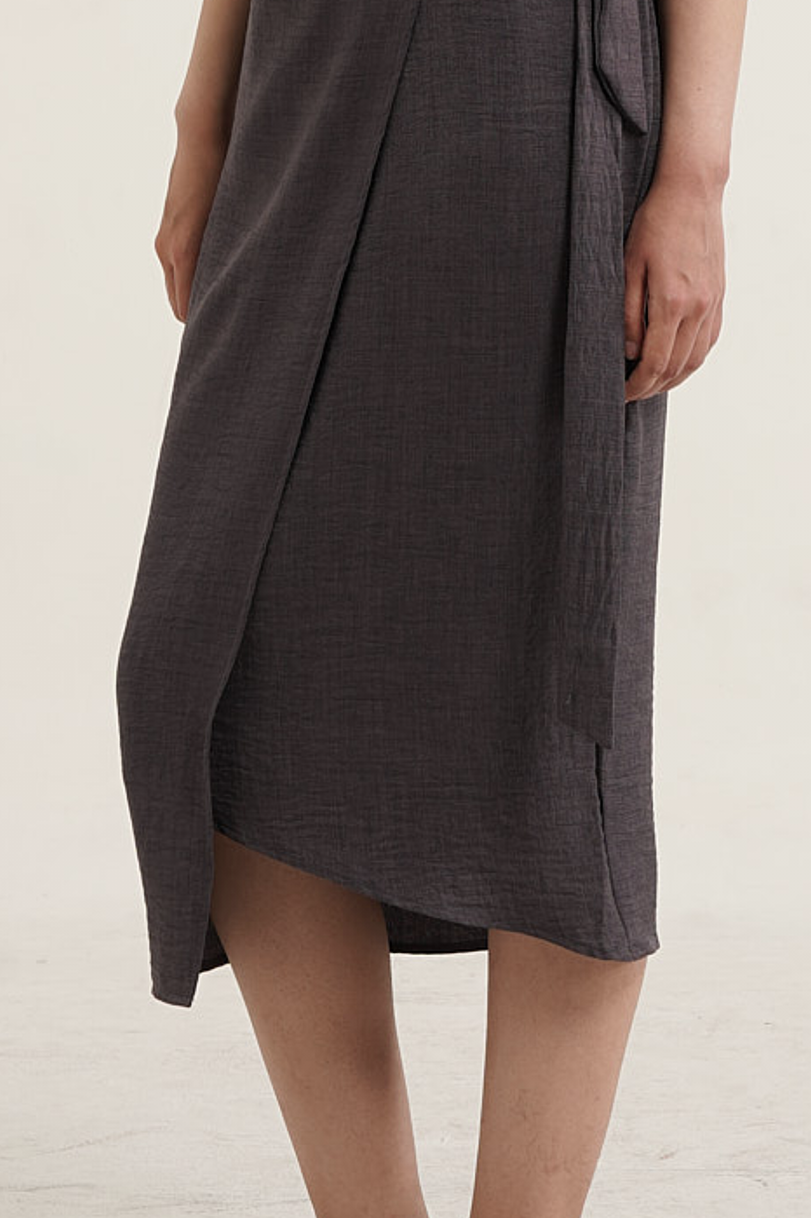 Akina Dress in Loose Linen - Dark Grey