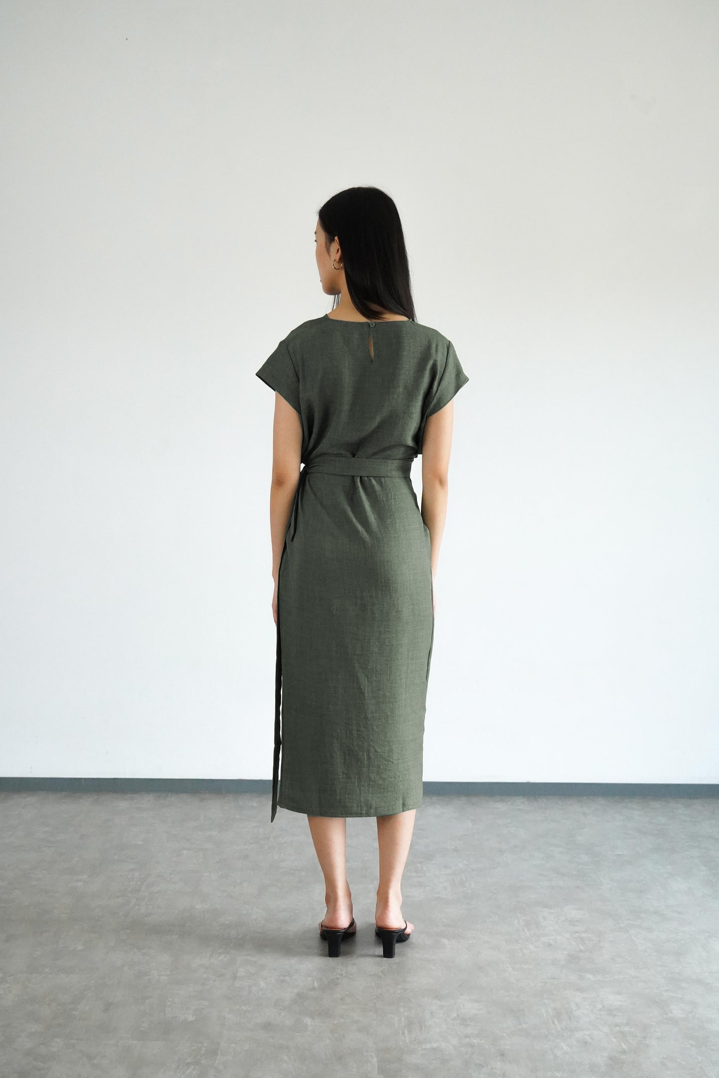 Akina Dress in Loose Linen - Moss Green