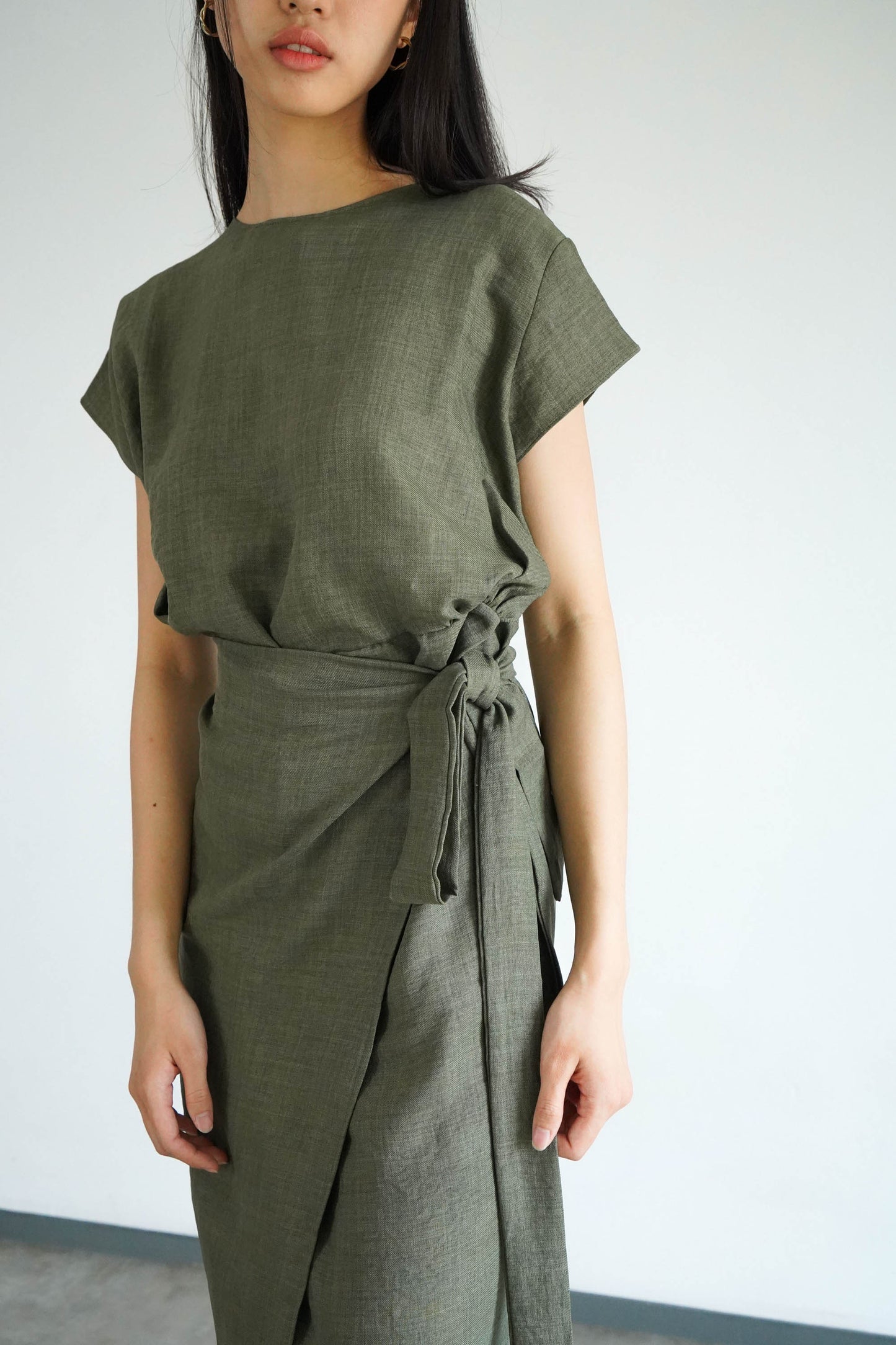 Akina Dress in Loose Linen - Moss Green