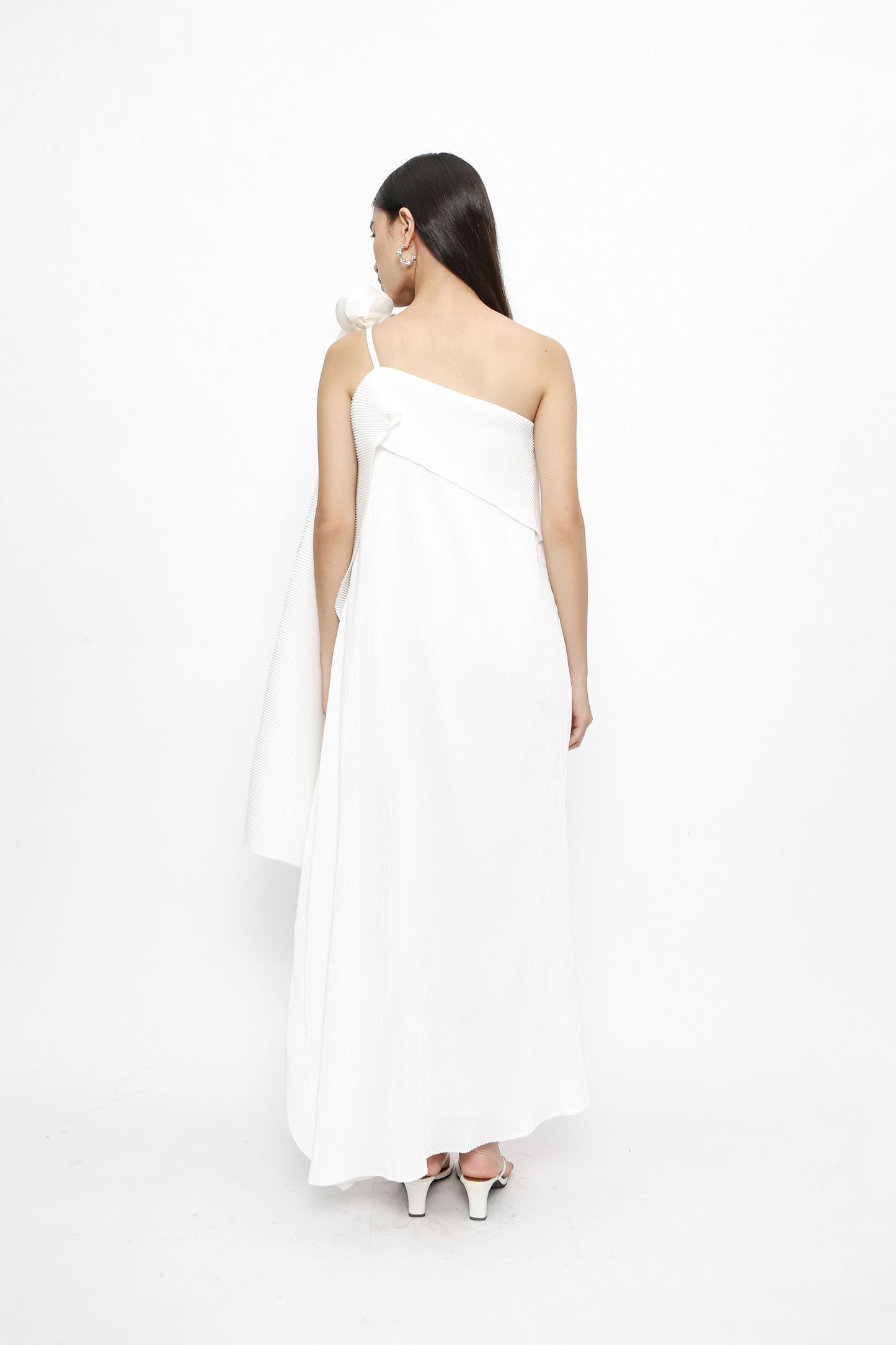 (PO) Brooch 01 - Broken White