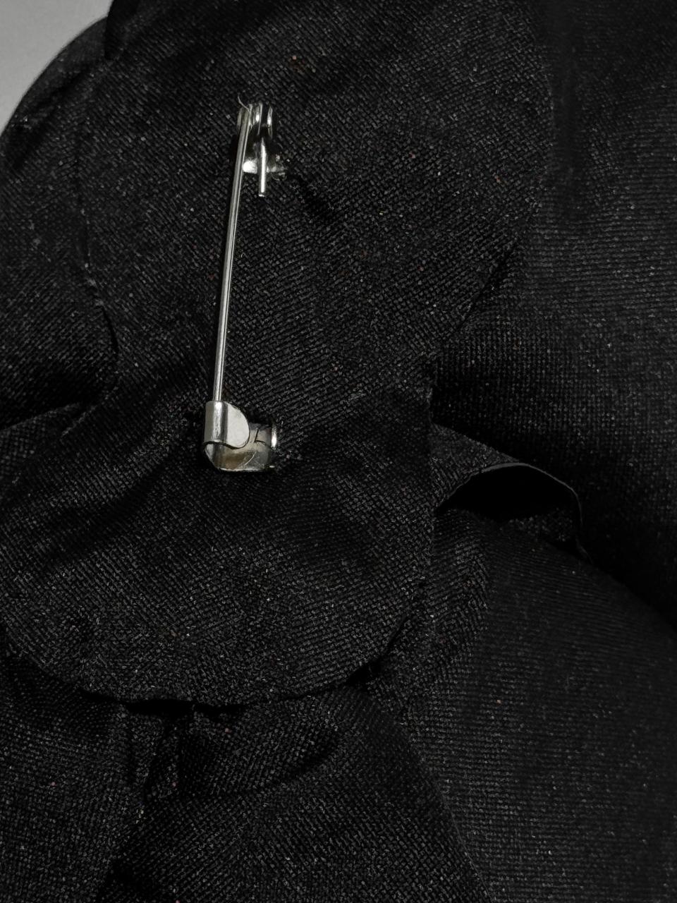 (PO) Brooch 01 - Black