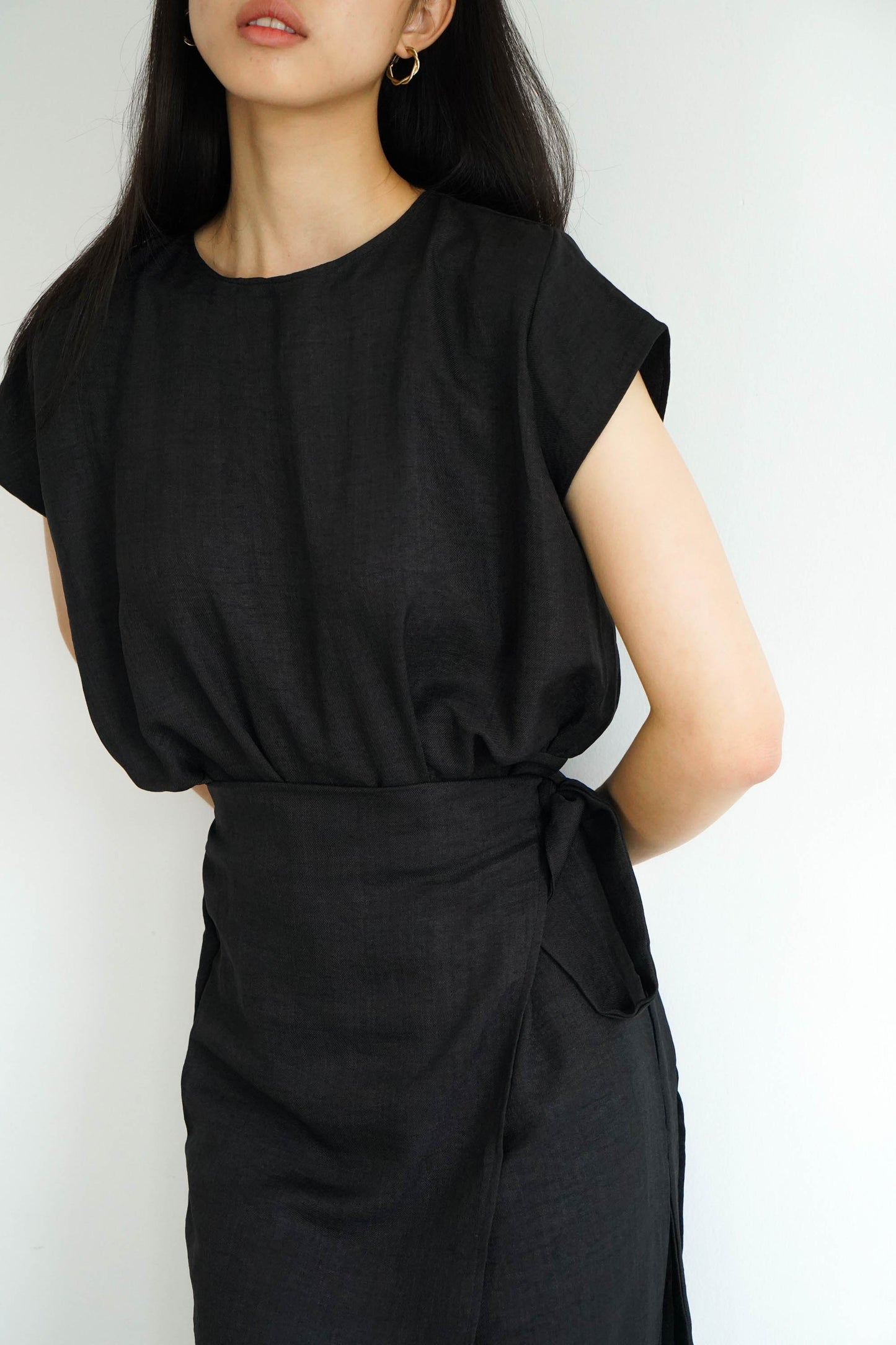 Akina Dress in Loose Linen - Black
